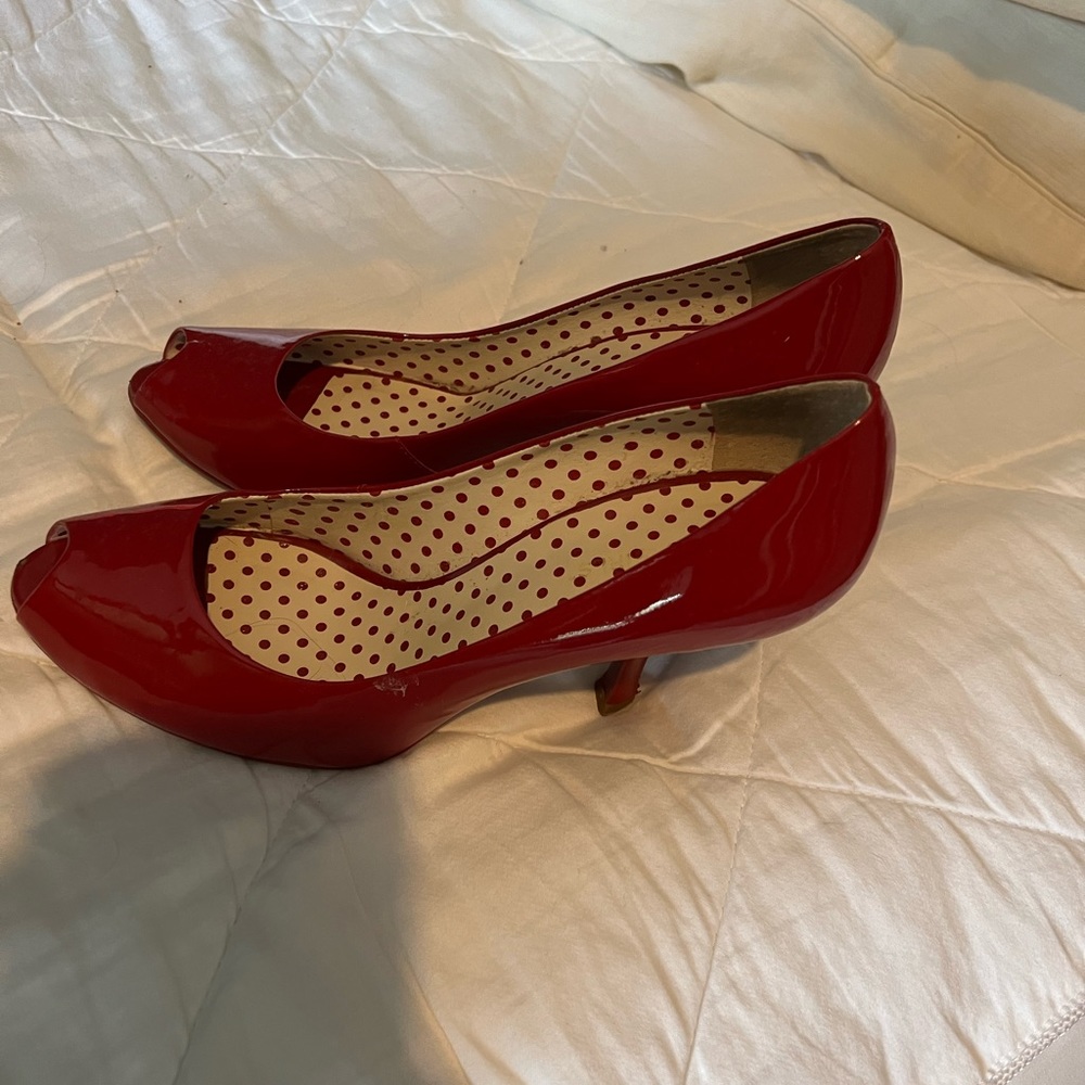 BCBG heels. Size 7. Moderately worn.
